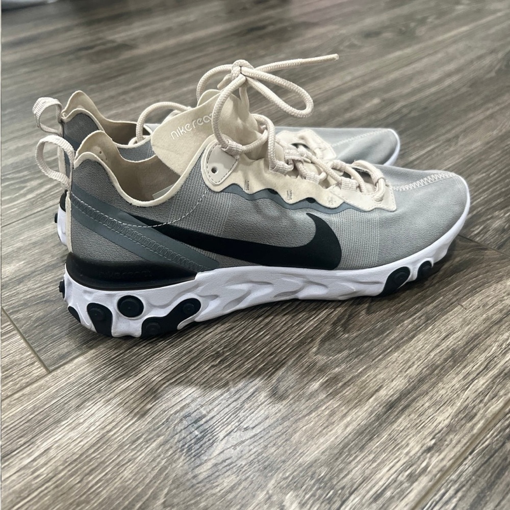Nike men’s sneakers